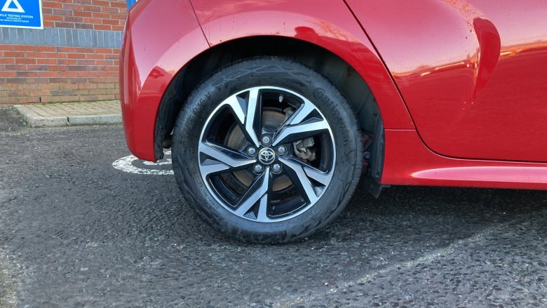 Toyota Yaris 1.5 Hybrid Design 5dr CVT Hybrid Hatchback